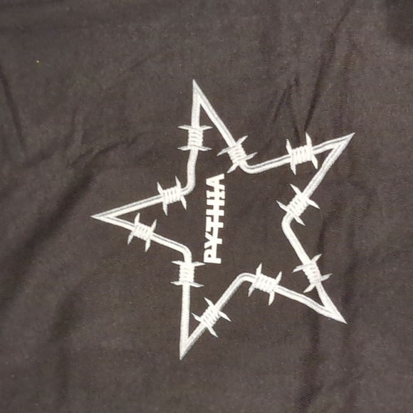 Pythia barbed wire star tee - Picture 2 of 3